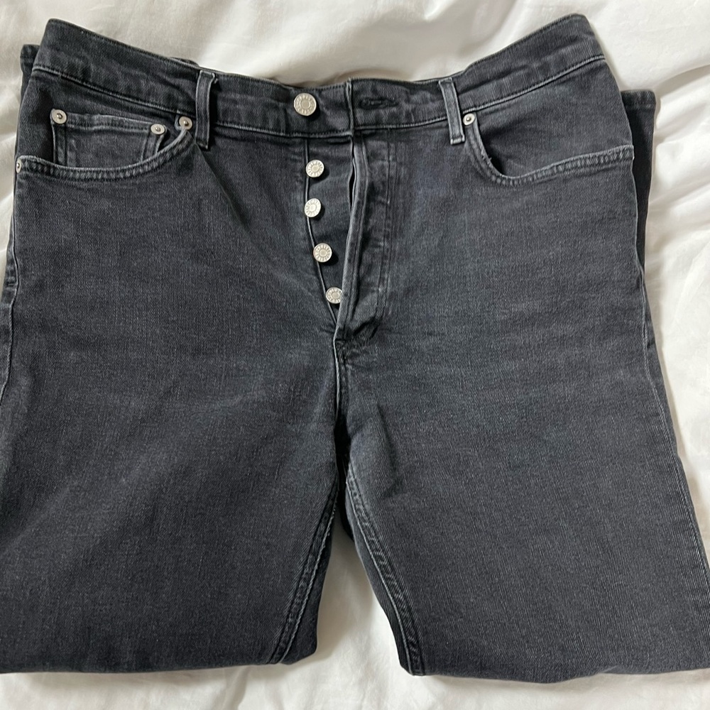 Agolde Riley High Rise Cropped Straight Leg Jeans in Black Pepper